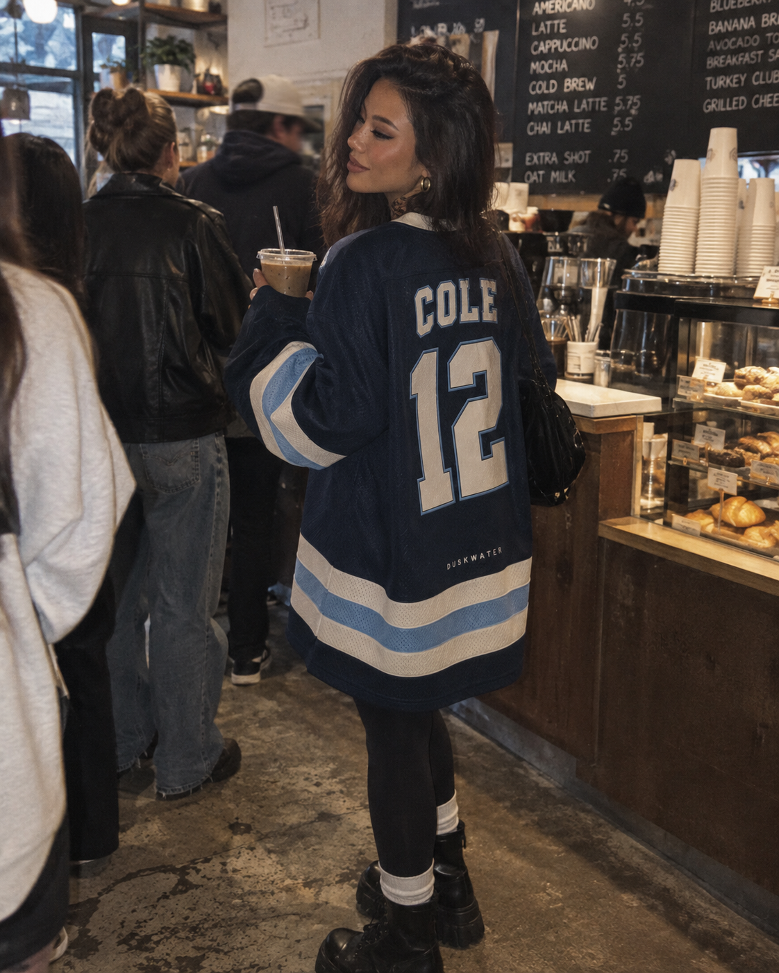 Oversized hockey jersey outfit ideas for guys and girls